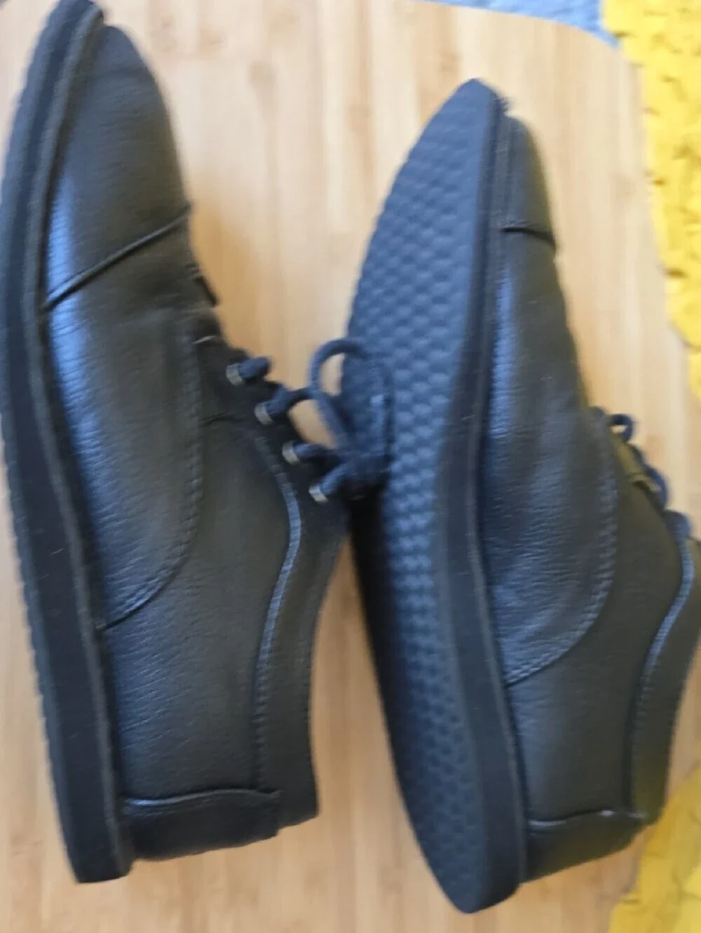 Toms Boys Black Leather Lace-Up Oxfords Size 4